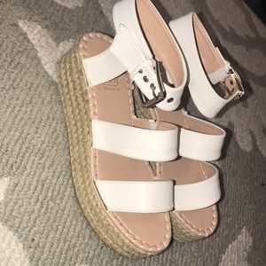 💋NWOT WHITE PLATFORM SANDALS!💋